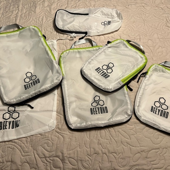 Beeyond Compression Packing Cubes - Picture 3 of 9